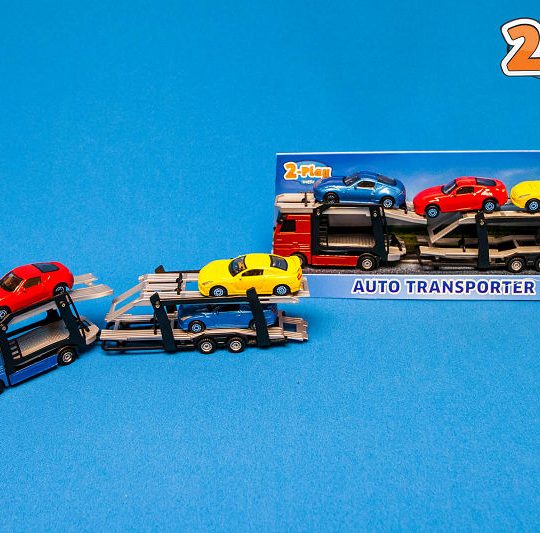 2-Play Die Cast/Plastic Autotransporter incl autos