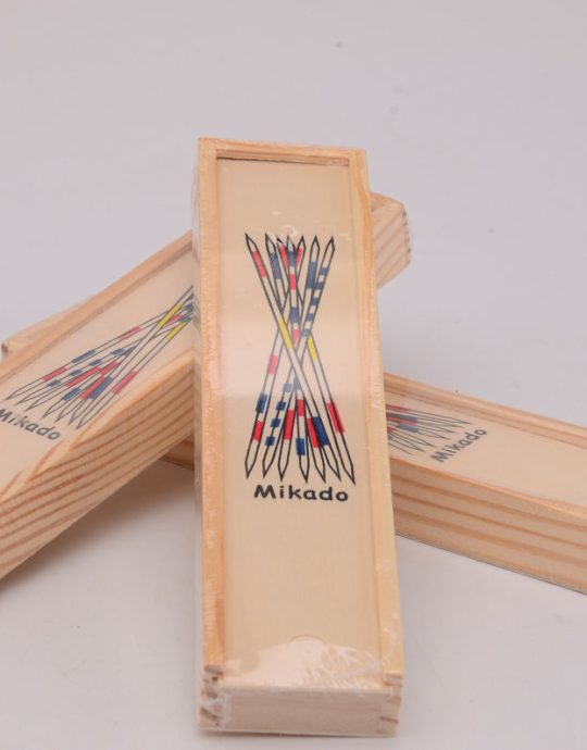 Mikado in houten kistje